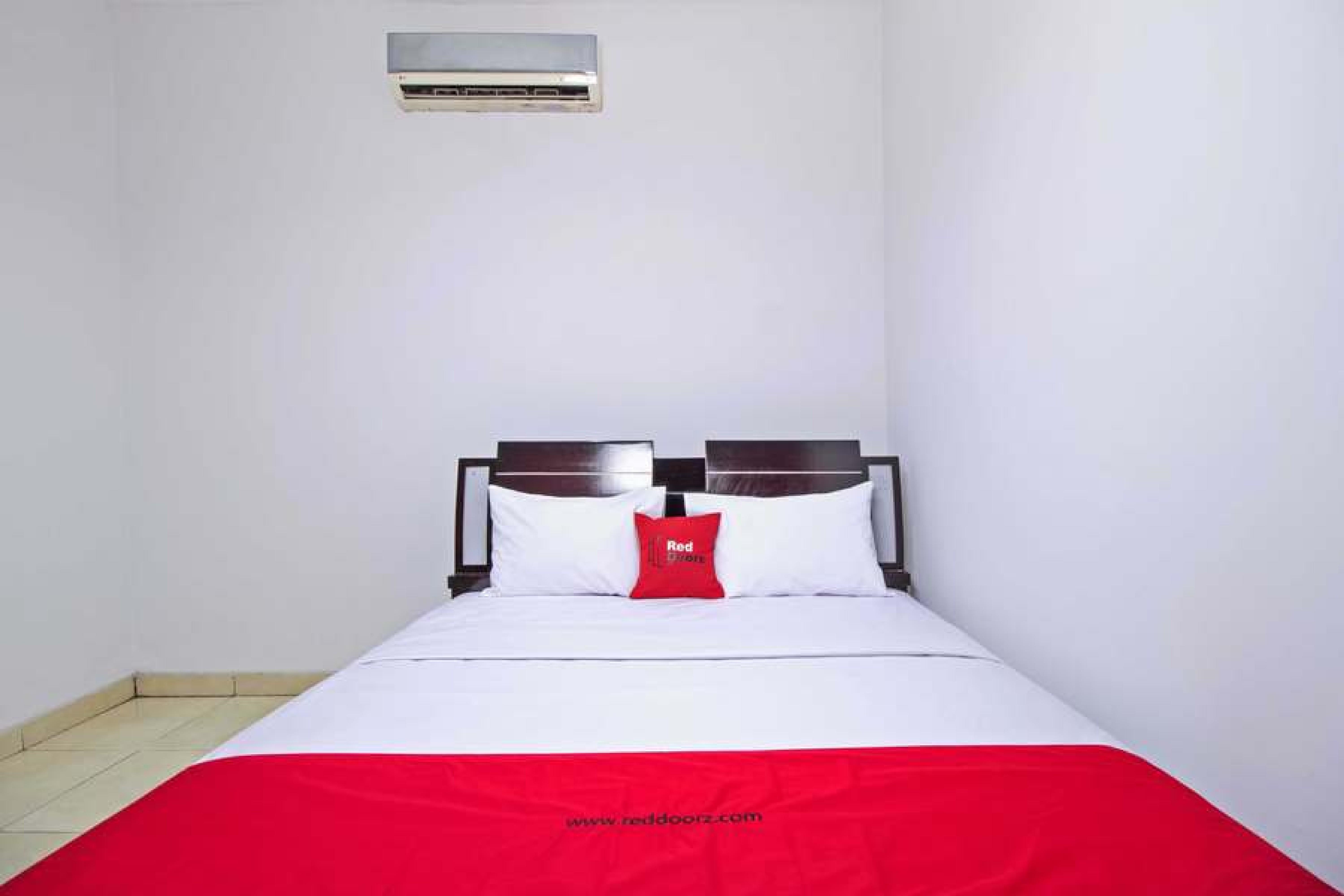 Reddoorz @ Pangeran Antasari 2 Hotel Cilandak  Екстериор снимка