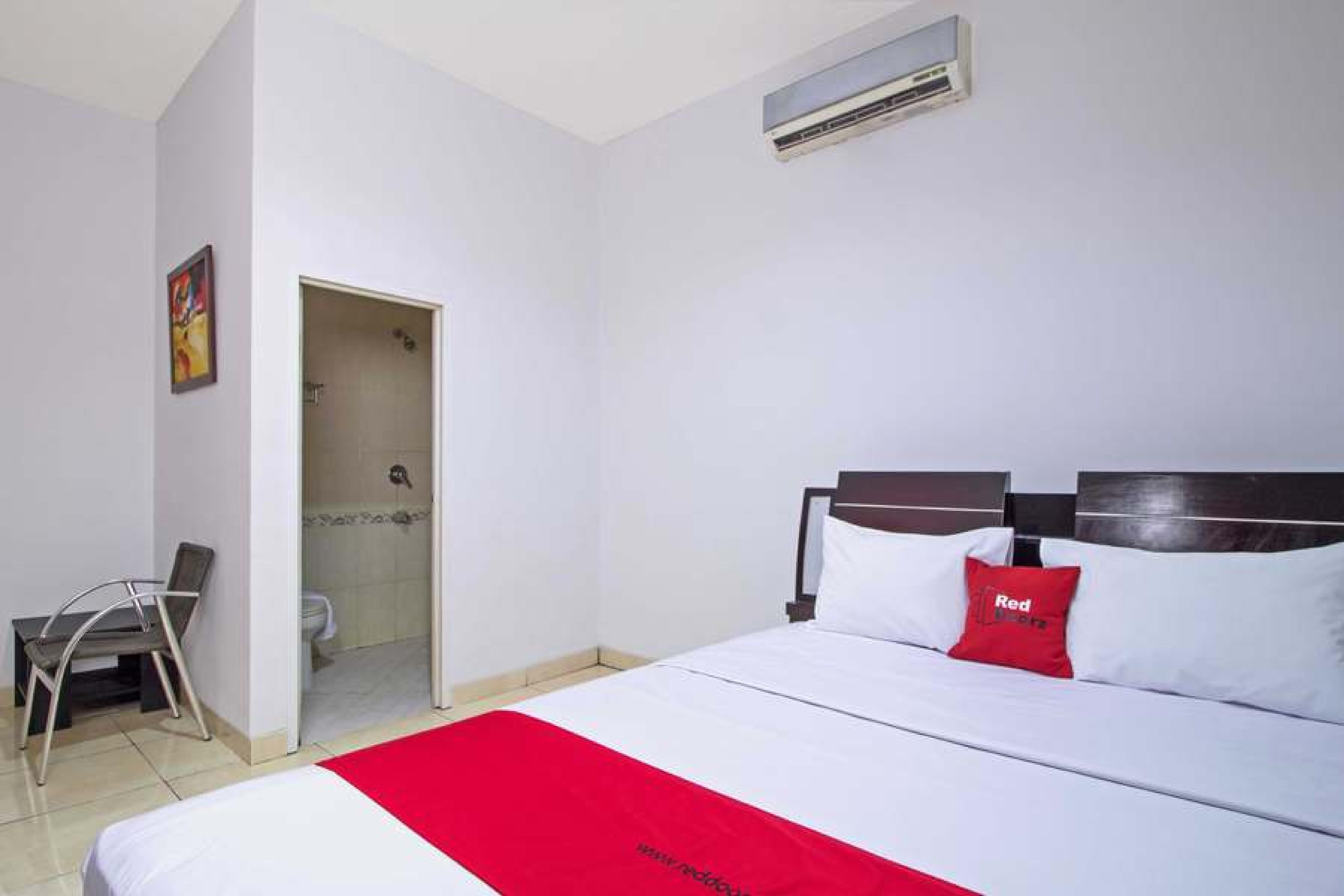 Reddoorz @ Pangeran Antasari 2 Hotel Cilandak  Екстериор снимка