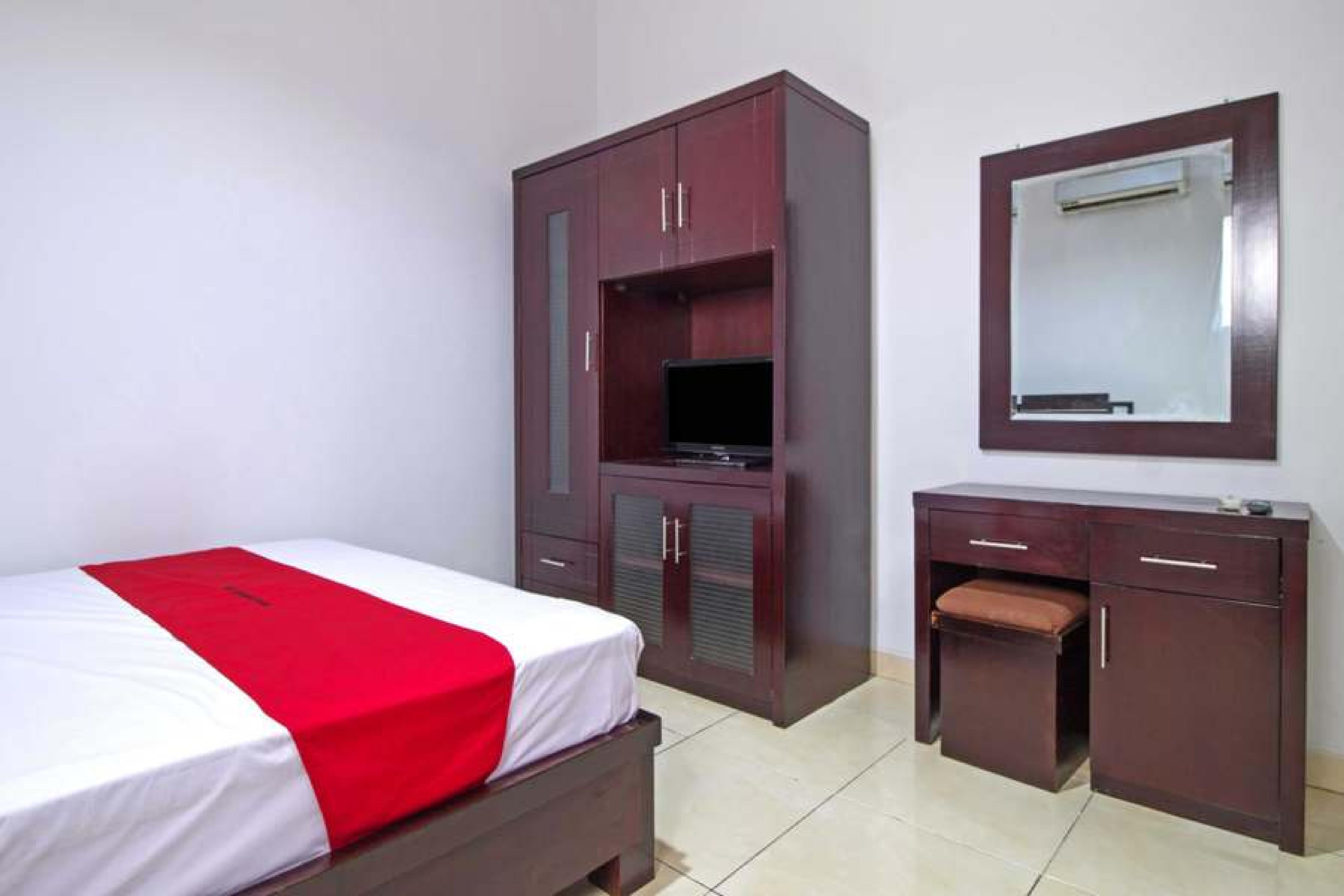 Reddoorz @ Pangeran Antasari 2 Hotel Cilandak  Екстериор снимка