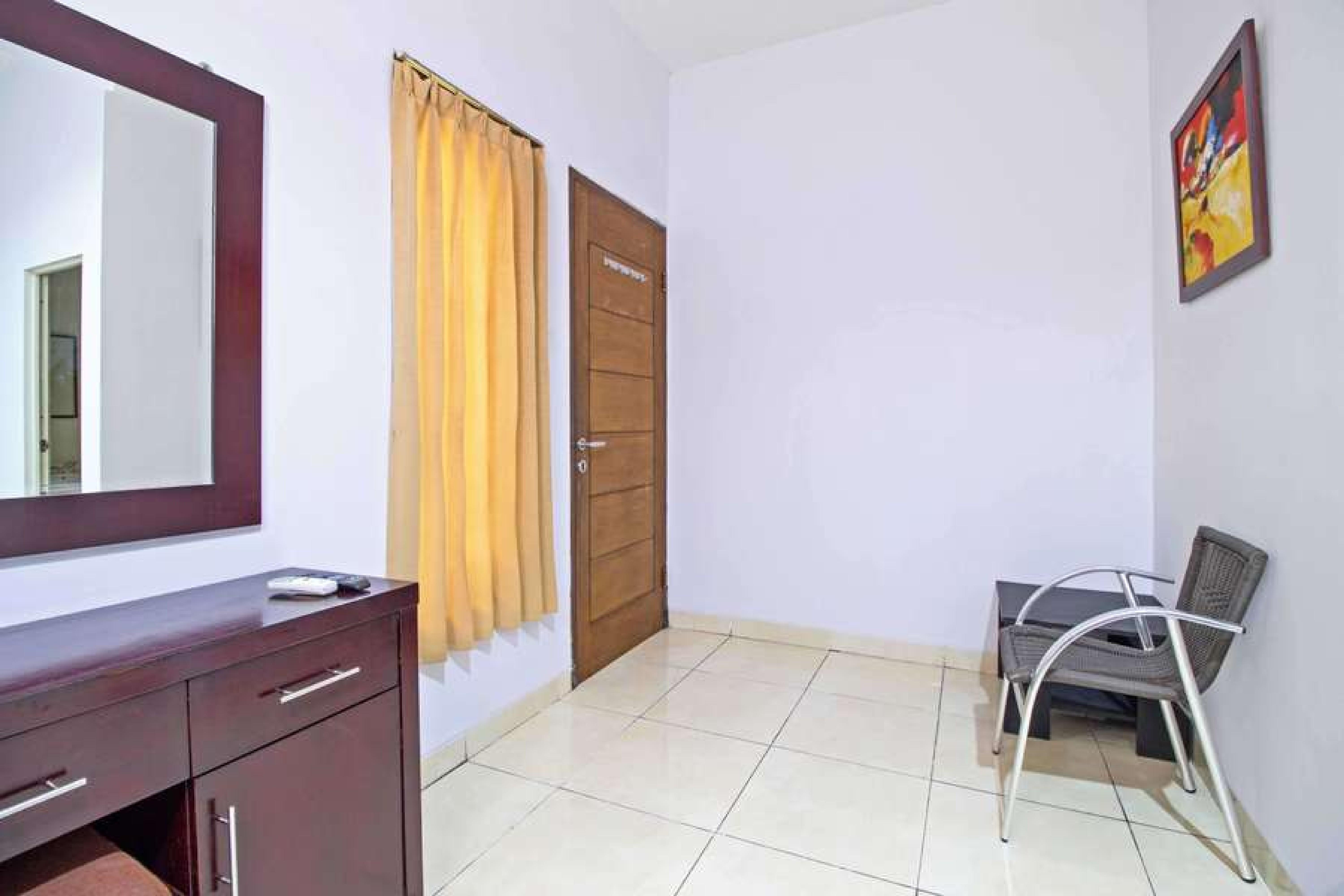 Reddoorz @ Pangeran Antasari 2 Hotel Cilandak  Екстериор снимка