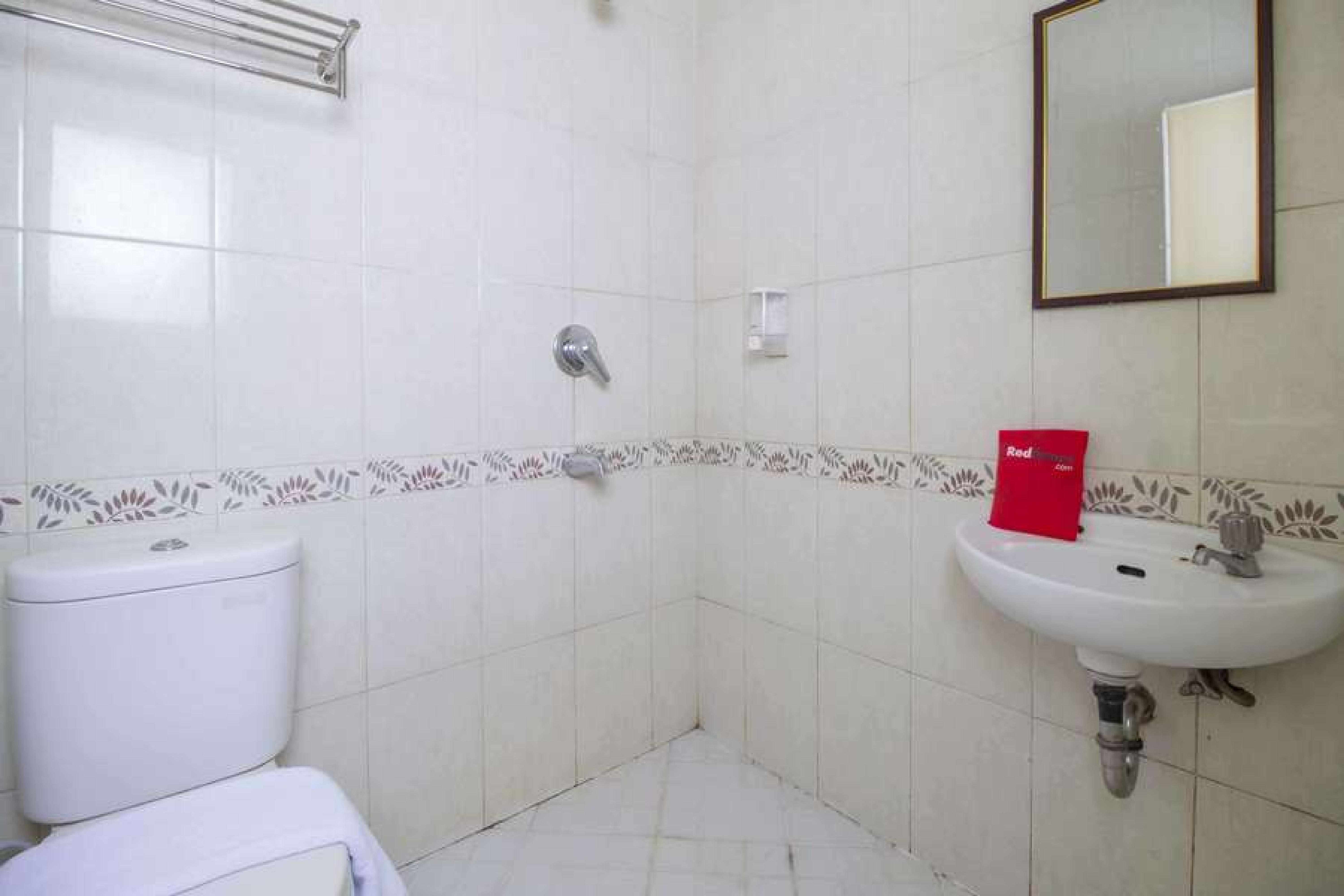 Reddoorz @ Pangeran Antasari 2 Hotel Cilandak  Екстериор снимка