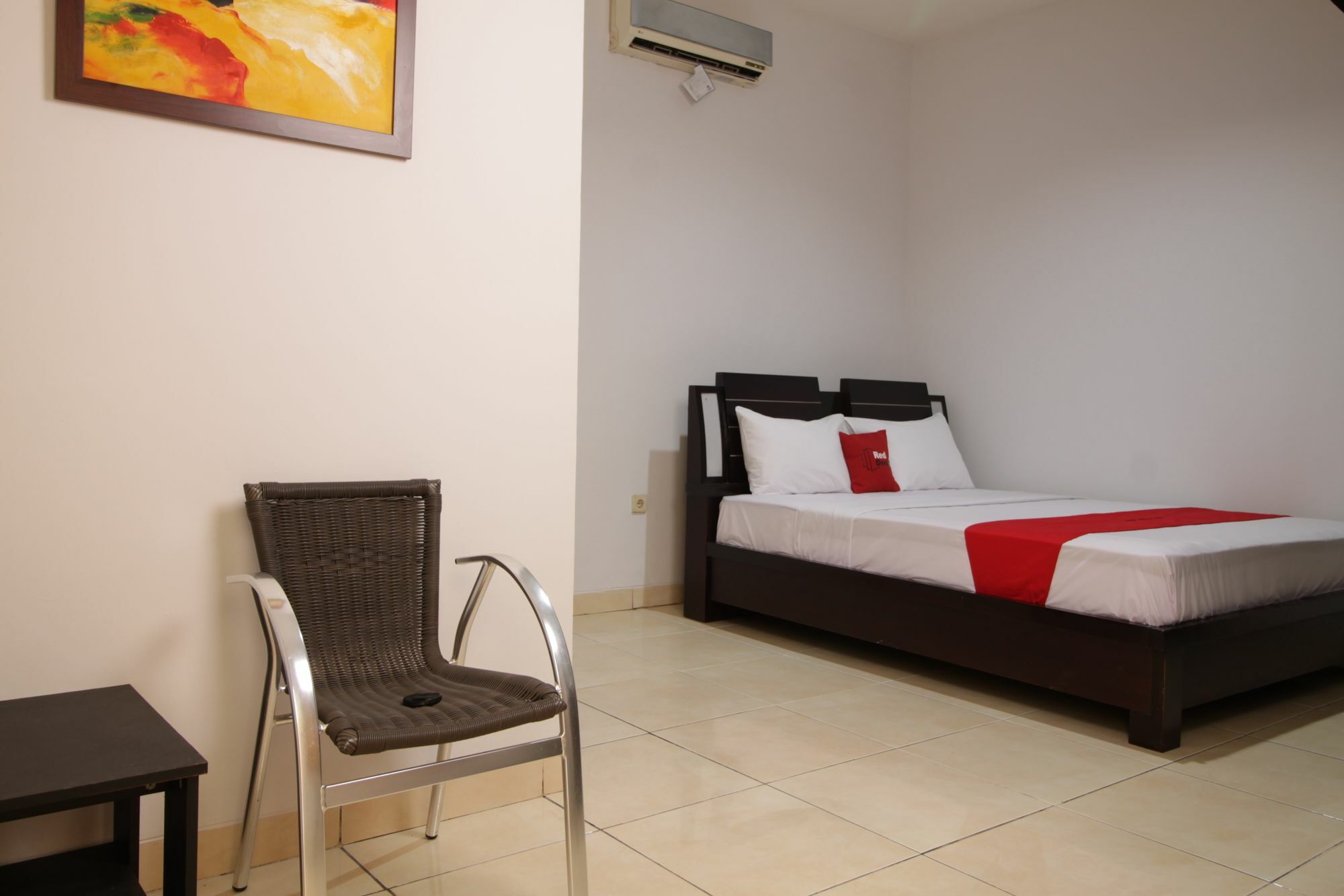 Reddoorz @ Pangeran Antasari 2 Hotel Cilandak  Екстериор снимка