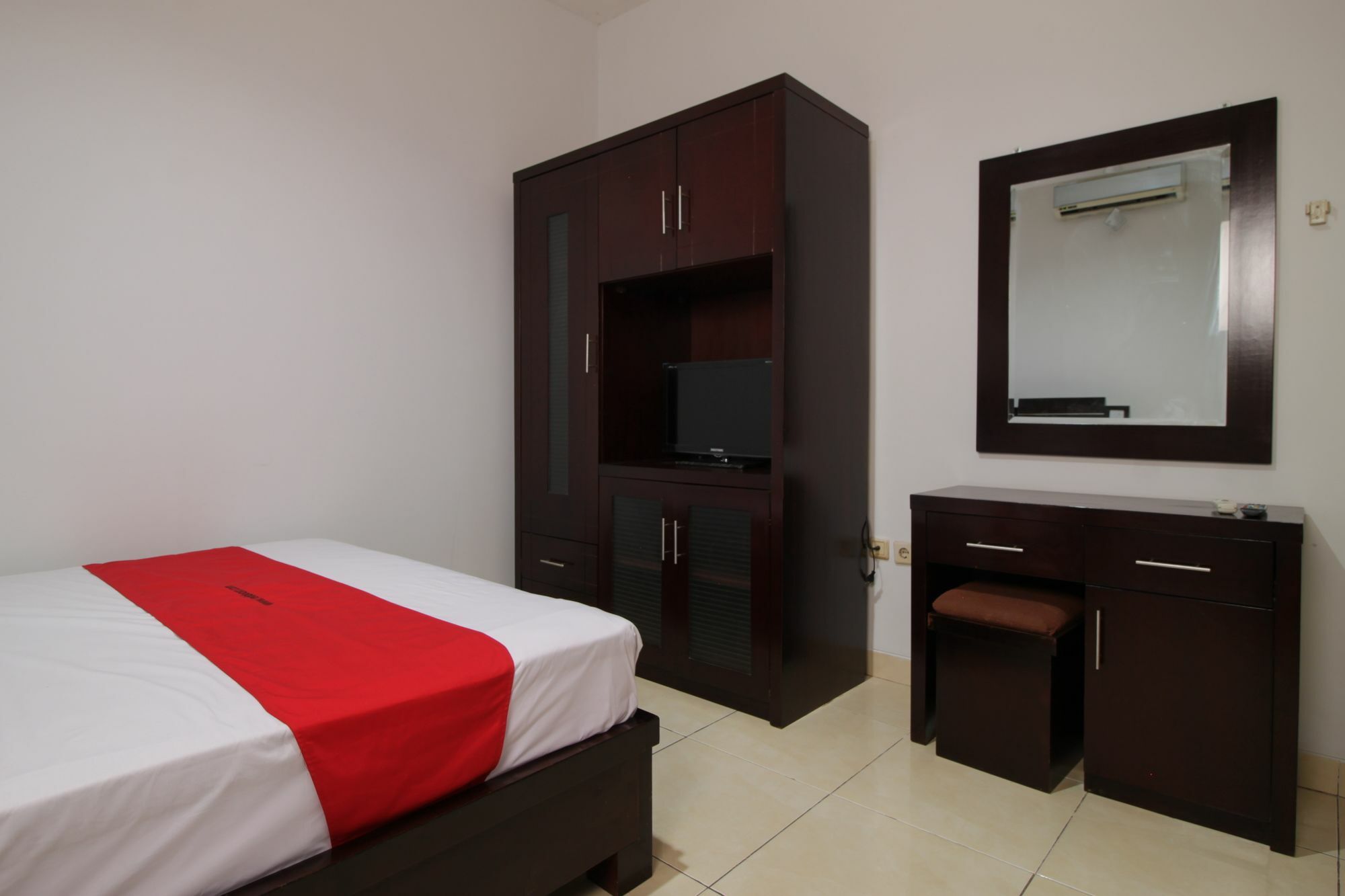 Reddoorz @ Pangeran Antasari 2 Hotel Cilandak  Екстериор снимка